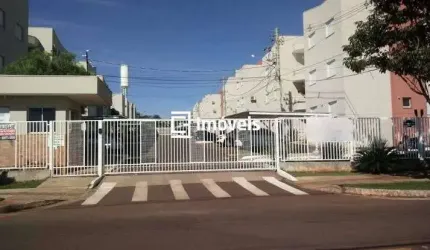 Apartamento térreo no Monte Castelo
