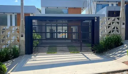 Linda Casa Plana à venda, 160 m², 3 suítes - Hamburgo Velho - Novo Hamburgo/RS.
