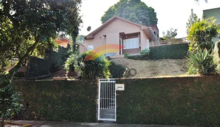Casa COM PISCINA no Operário!