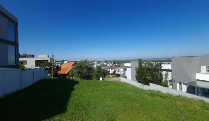 Terreno alto no Condomínio Horizon EV