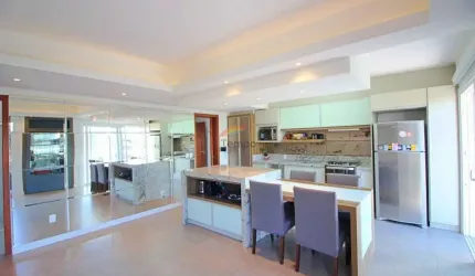Bela casa semi mobiliada com 275m² construídos em ótima localização e com linda vista da cidade!