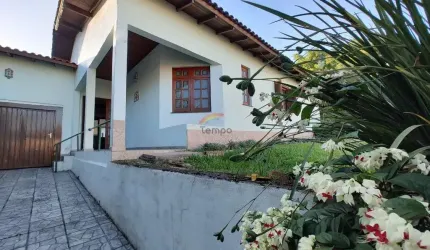 Casa com três dormitórios, sendo 1 suíte, no Bairro Ideal em Novo Hamburgo.