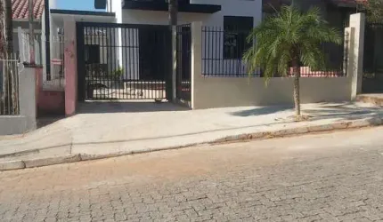 Casa Residencial de 2 quartos no bairro Canudos