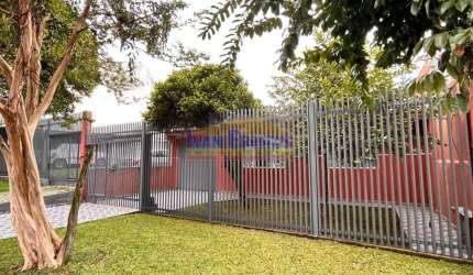 Residência em Ótima Localização No Portão.