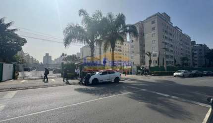 APARTAMENTO TÉRREO EM ÓTIMA LOCALIZAÇÃO SEMI MOBILIADO EM CONDOMÍNIO CLUBE!!!