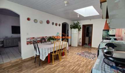 Casa Com Amplo Quintal A Venda Proximo ao Mar