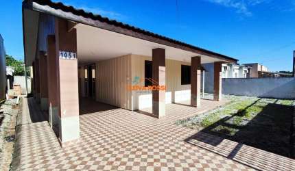 Casa com piscina a poucos minutos do Mar