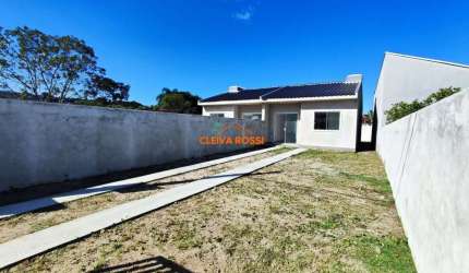 Casa á Venda com Amplo Quintal Matinhos