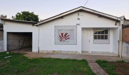 Casa com 2 quartos para alugar na Rua José Maia Filho, 653, Harmonia, Canoas por R$ 1.200
