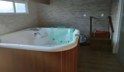 CASA COM HIDROMASSAGEM- CENTRO DE GUARATUBA