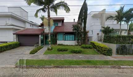 Casa a venda com acessibilidade em Jurerê Internacional