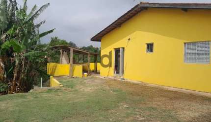 Chácara em Moreiras com casa de laje e piscina de alvenaria, Mairinque/SP
