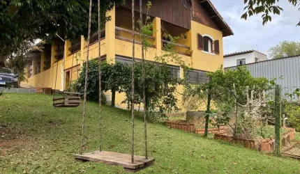 Chácara Estratégica em São Roque: Viva no Campo com Acesso à Capital
