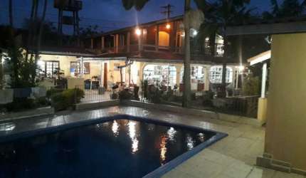 Chácara com 3 casas no quintal