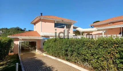 Chácara semi nova com terreno plano E LINDO JARDIM