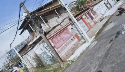 Vendo Casa com 2 pavimentos e 4 kitnets