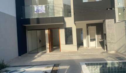 Linda casa-Primeira locação-Condominio Fechado.