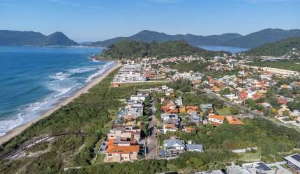 Casa em condominio fechado de alto padrão frente mar em Florianópolis
