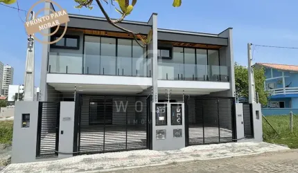 Sobrado de Alto Padrão a 270 metros da Praia, bairro Itacolomi - Balneário Piçarras - SC