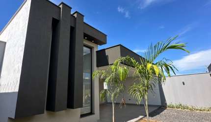 Casa alto padrão com 3 suítes e piscina à venda Beira Rio 1