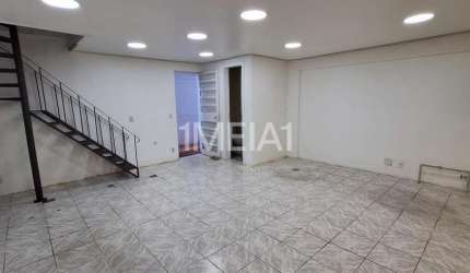 Ponto comercial para alugar na Rua Vinte e Quatro de Outubro, 1557, Auxiliadora, Porto Alegre por R$ 2.070