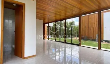 Casa de Férias em Teresópolis, linear, com 4 quartos, sendo 2 suítes e 2 suítes canadenses