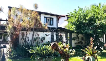 Casa centro de terreno no Rio Mar