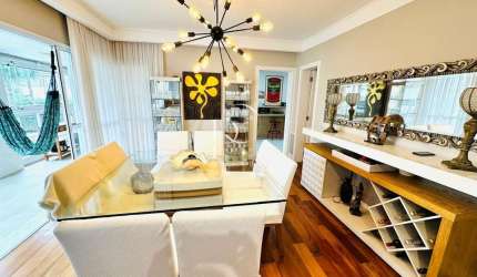 Apartamento à venda em Santos-SP na Ponta da Praia com 3 suítes, 3 vagas de garagem e 189m² de área. Imperdível!