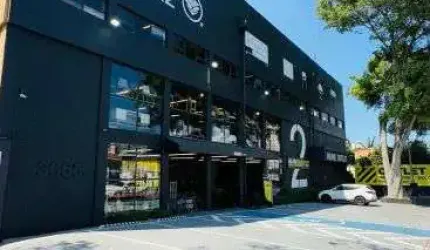 Prédio Comercial para Locação na Av. Interlagos – Localização Estratégica e Espaço Amplo