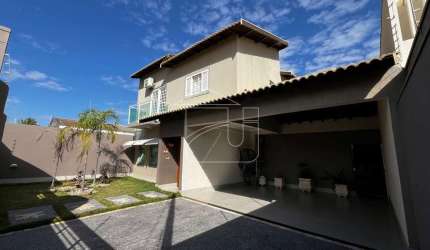 Casa à venda no Jardim Alvorada na cidade de Marília-SP.