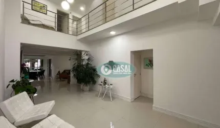 Casa em Camboinhas com 04 Quartos, Piscina e Churrasqueira
