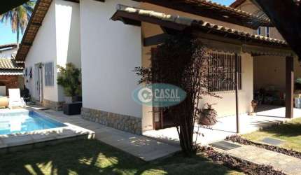 Casa Linear com 03 Quartos, Piscina e Churrasqueira no Melhor Ponto do Maravista!