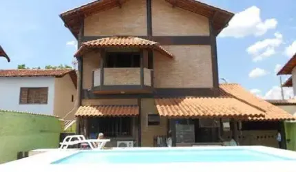 Casa em Itaipu com 05 Quartos, Churrasqueira e Piscina