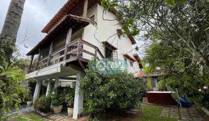 Casa na Quadra da Praia de Piratininga, com 04 Quartos, Churrasqueira, Quinta, Ofurô e Sauna.