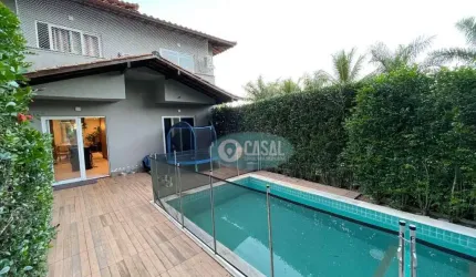Casa em Condomínio com 04 Suítes, Quintal e Piscina em Itaipu.