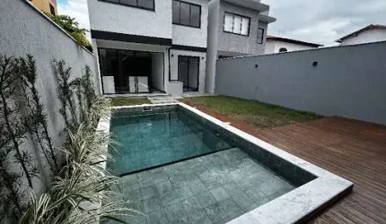 Casa em Camboinhas com 04 Quartos com Quintal, Piscina e Churrasqueira