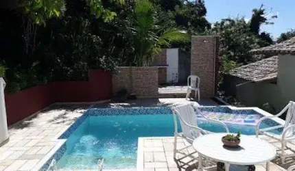 Casa em Camboinhas Com 06 Quartos, Piscina e Churrasqueira!!!
