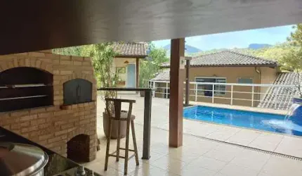 Casa em Condomínio com 04 Quartos à Venda em Pendotiba - Niterói/RJ.