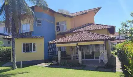 Casa em Condomínio com 03 Quartos  em Itaipu