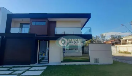 Casa Nova em Camboinhas com 03 Suítes, Piscina e Churrasqueira!