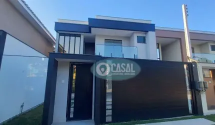 Casa em Camboinhas com 03 Suítes, Piscina e Churrasqueira!