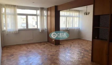Apartamento com 03 Quartos a Poucos Passos da Praia de Copacabana.