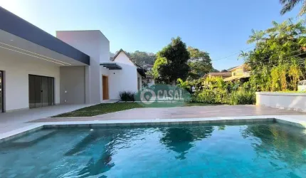 Casa Linear em Condomínio com 04 Suítes, Piscina e Churrasqueira em Itaipu!