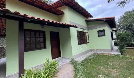 Casa Linear em Condomínio com 03 Quartos em Itaipu
