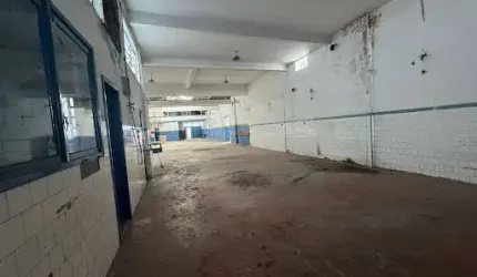 Galpão para alugar com 325 m² - São Lourenço - Niterói/RJ.