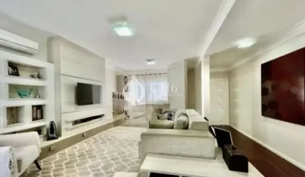 Residência com piscina - Jardim Carvalho