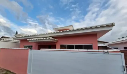 Linda casa escriturada dentro de condomínio com praia em Unamar - Cabo Frio.