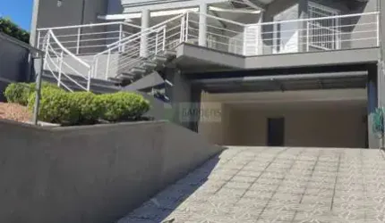 Casa Ampla de três dormitórios com vista deslumbrante