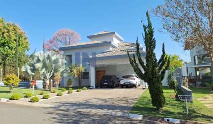 Linda Casa de Condomínio à Venda em Itupeva-SP, Residencial dos Lagos: 3 Quartos, 2 Suítes, 2 Salas, 4 Banheiros, 1 Vaga, 336m²!