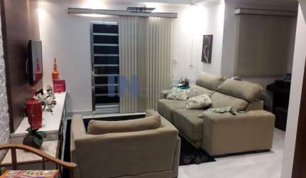 Imperdível oportunidade: Casa à venda em Jundiaí-SP, Parque Residencial Jundiaí - 3 quartos, 1 suíte, 2 salas, 4 banheiros, 2 vagas de garagem, 198m².